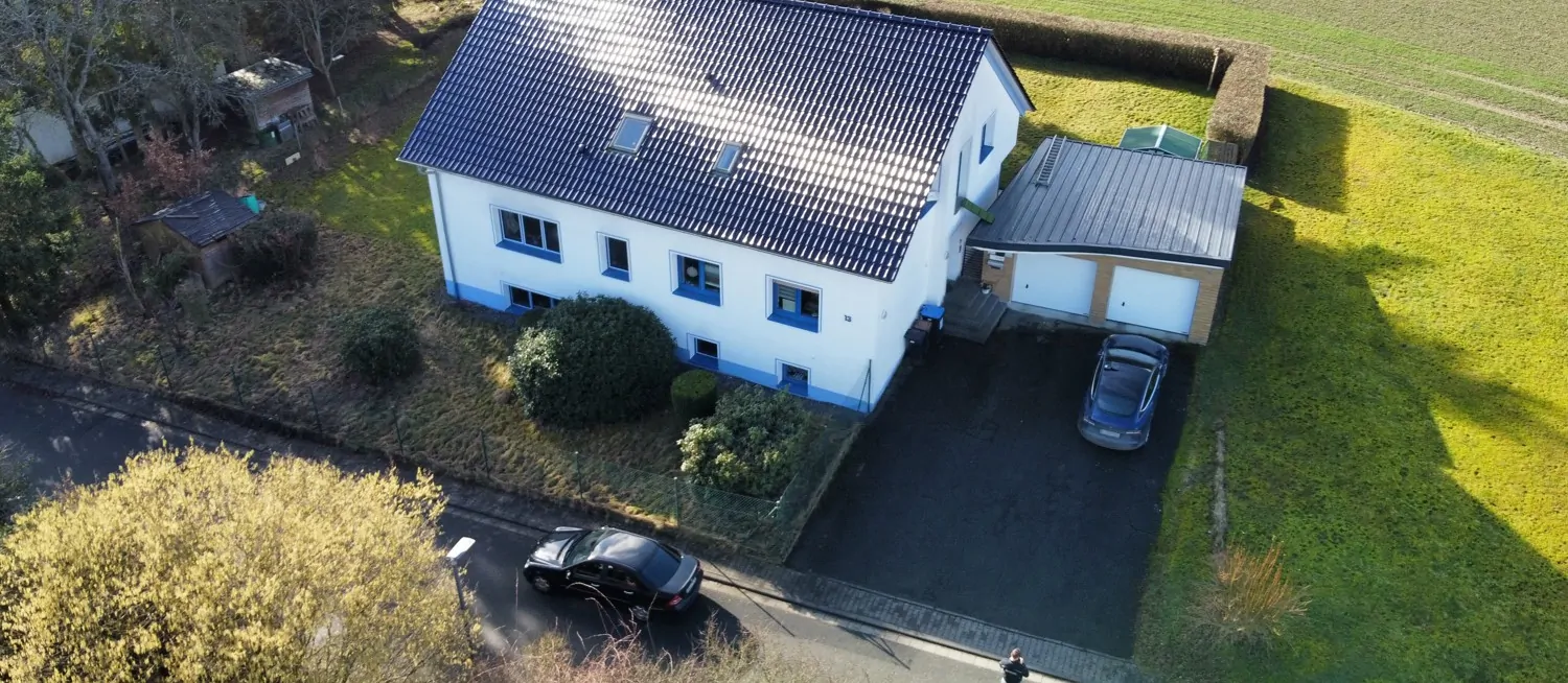 Großzügiges Zweifamilienhaus mit erneuertem Dach