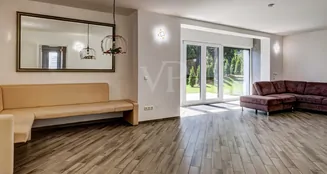 von_poll_real_estate_property_25141025_image_4