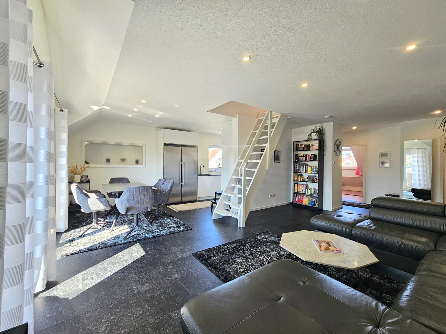 In the heart of Usingen with a great view - penthouse apartment with two bathrooms & underground parking space