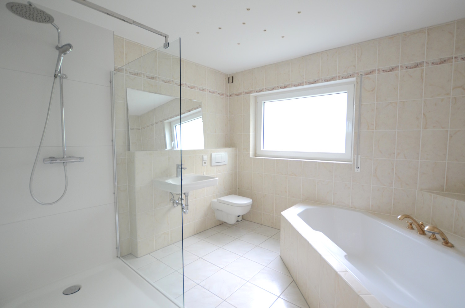 Badezimmer 1.OG