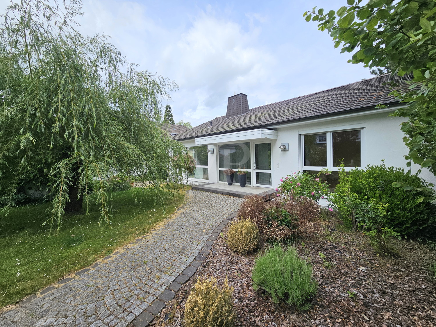 Einladender Vorgarten