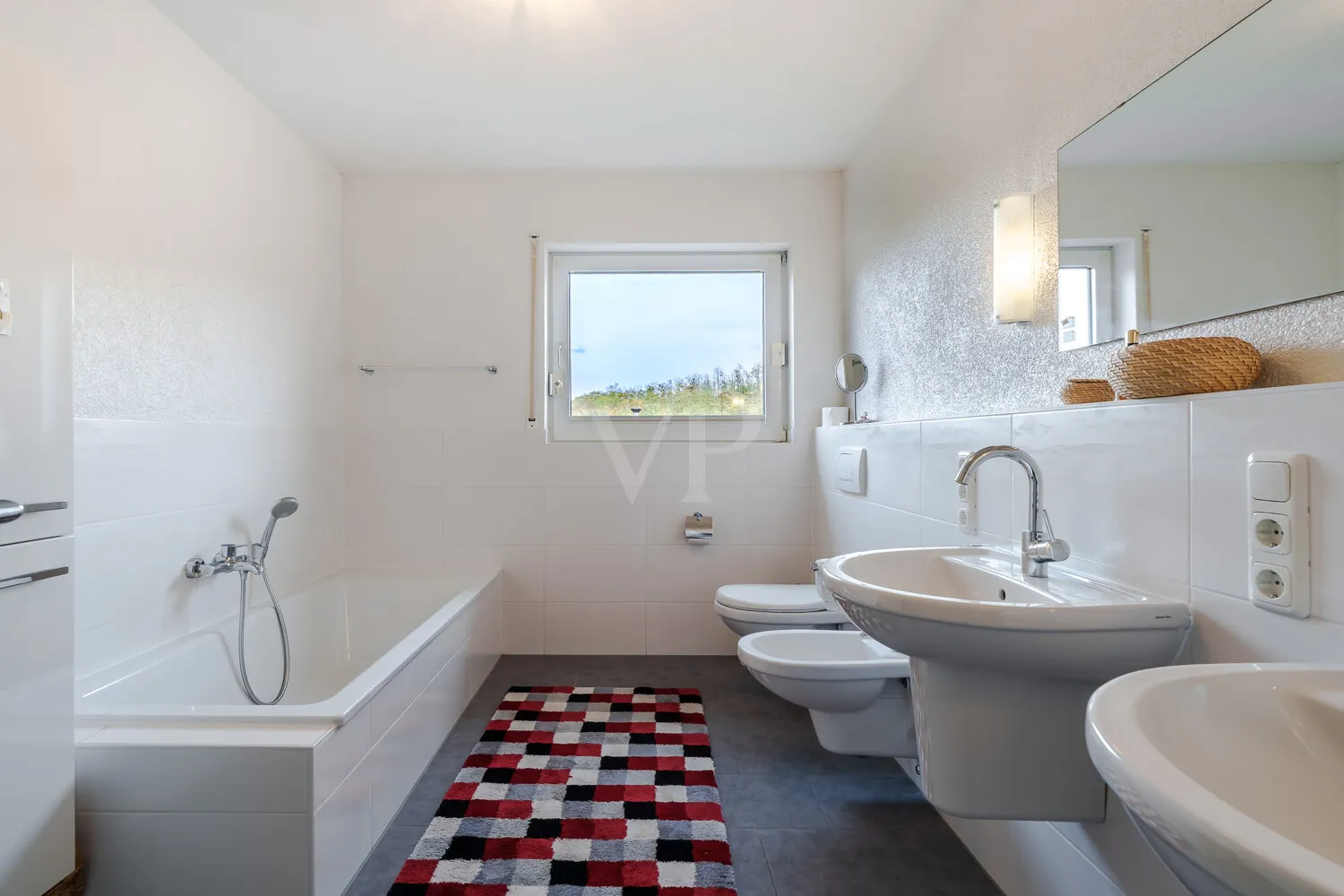 Tageslicht-Bad im Erdgeschoss