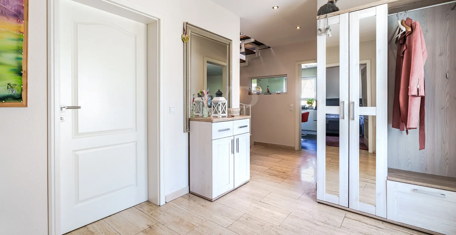 Sonnendurchfluteter Eingangsbereich