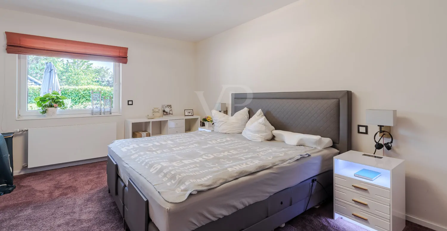 Geräumiges Schlafzimmer
