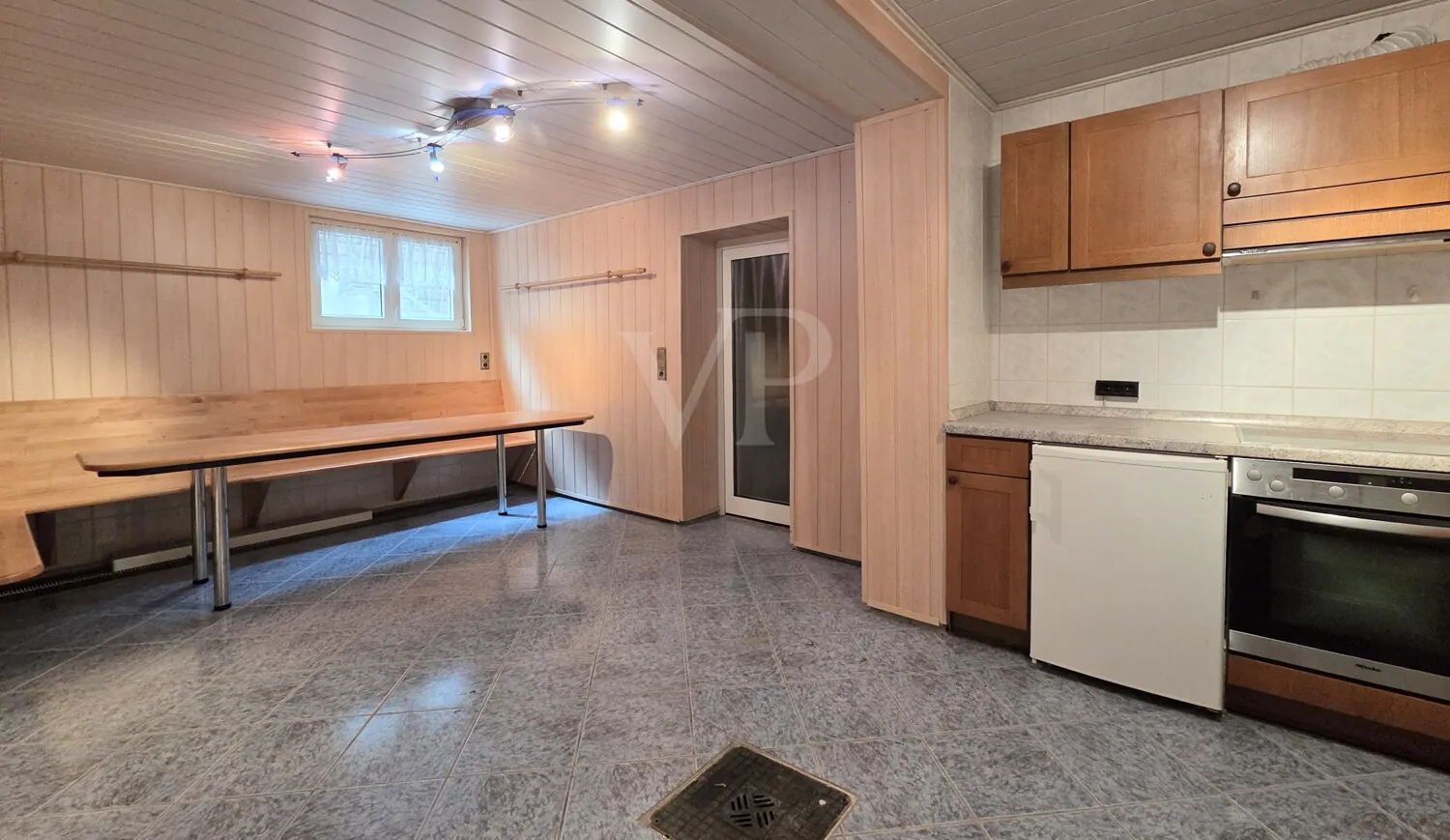 Wohnlich ausgebautes Studio im Untergeschoss