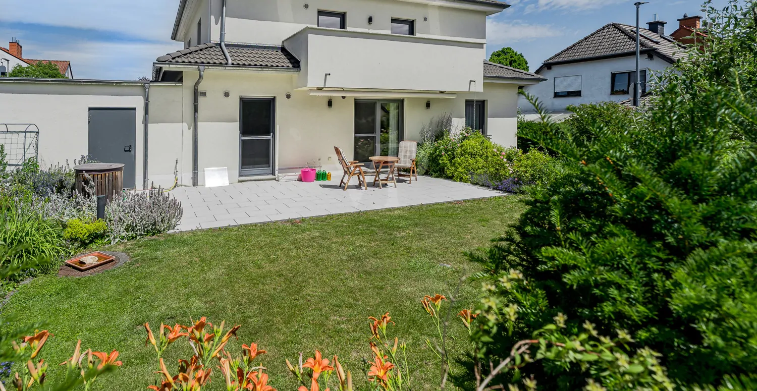 Blickgeschützte Sonnenterrasse