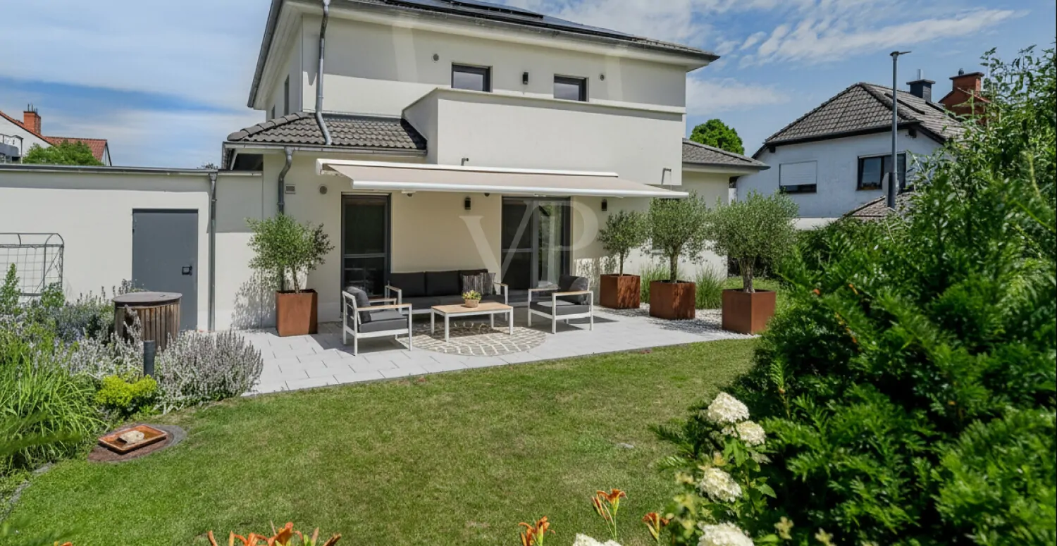 Terrassenansicht mit Möblierungsbeispiel