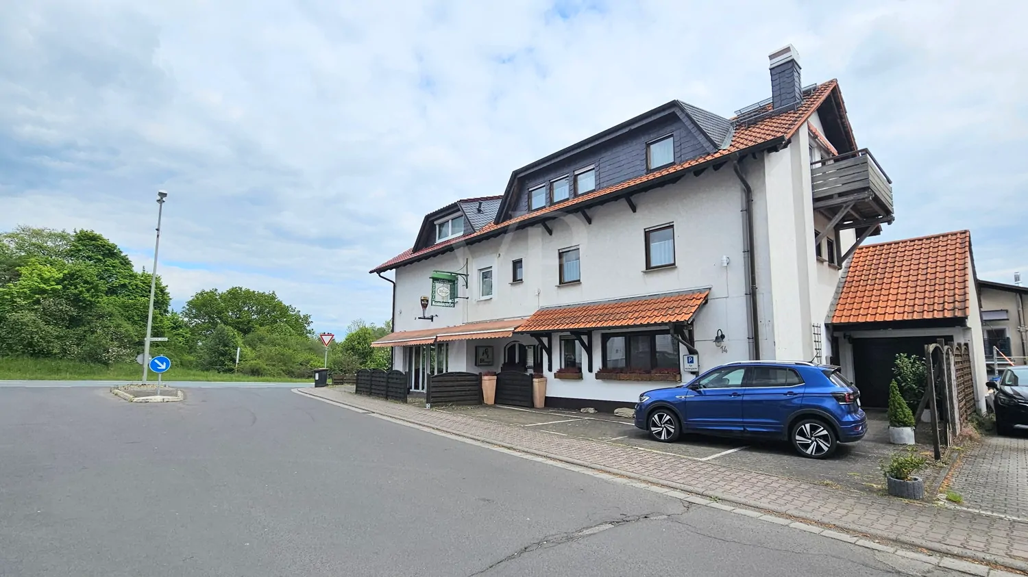 Hausansicht - weitere Stellplätze