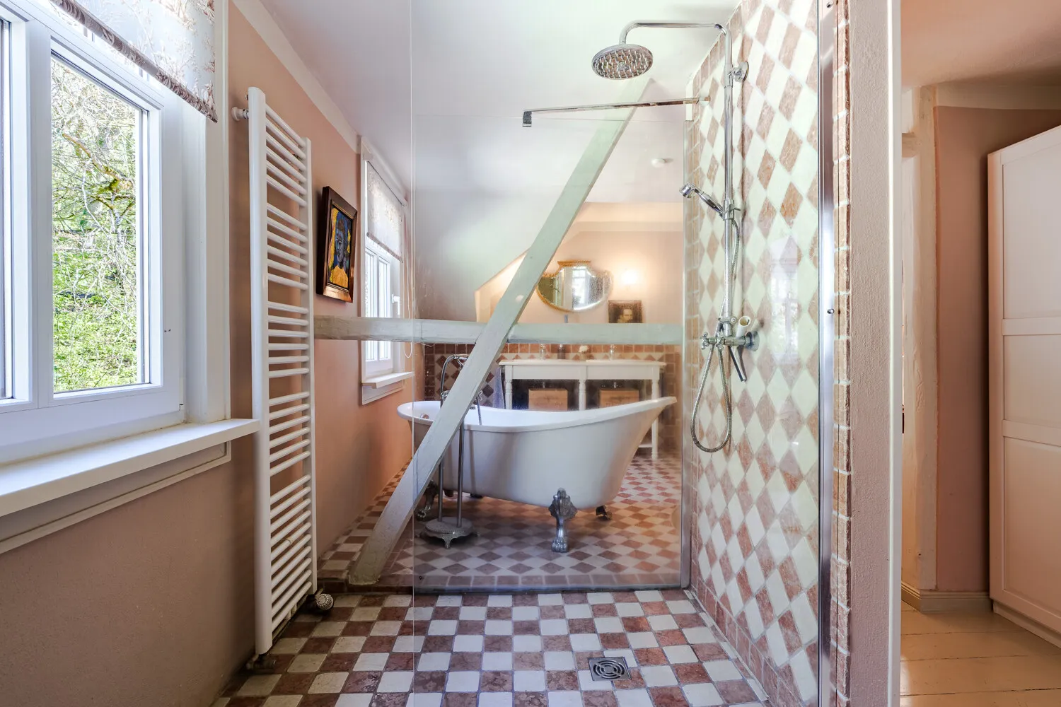 ...mit bodengleicher Dusche
