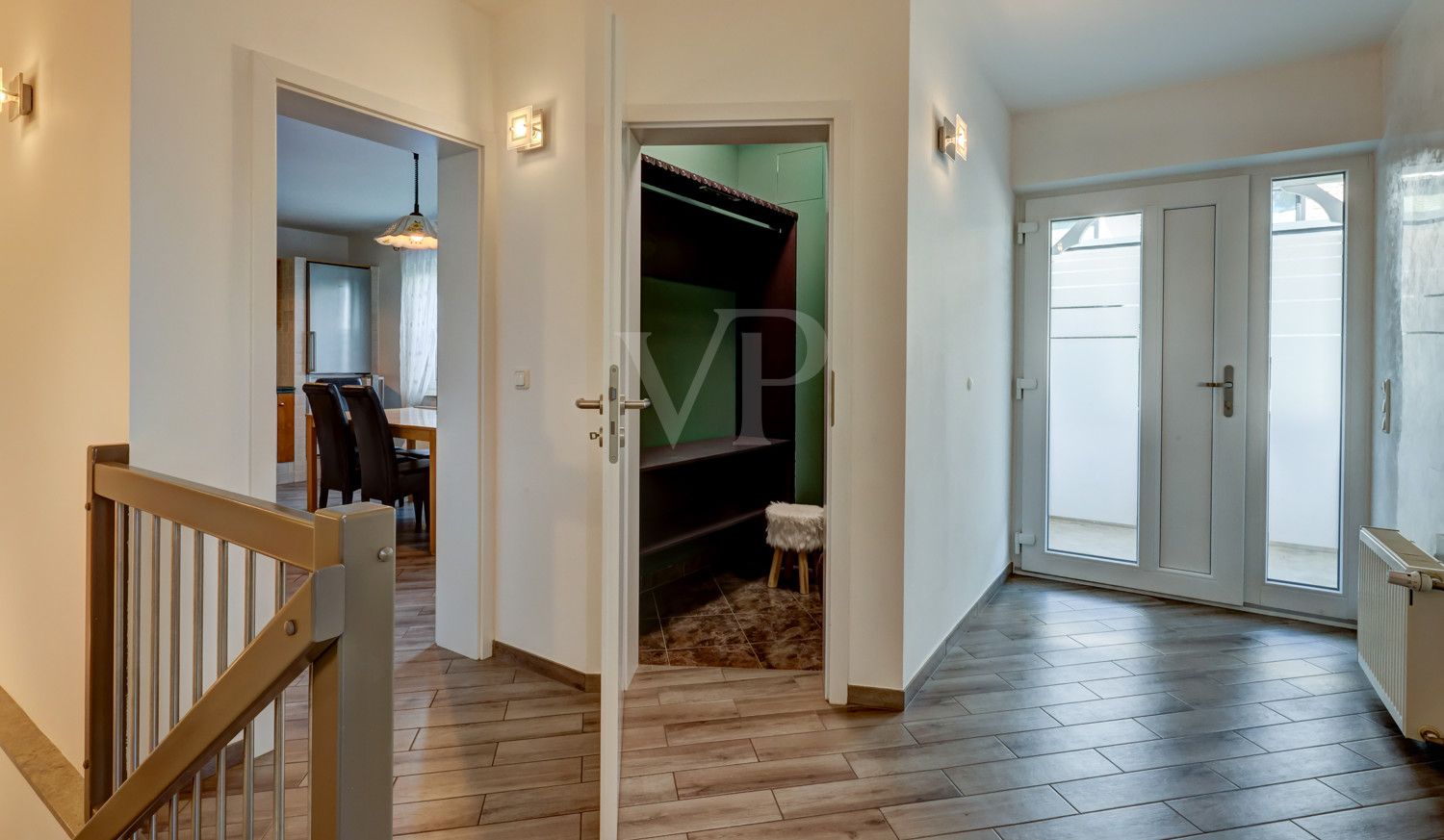 Eingangsbereich mit Garderobenzimmer
