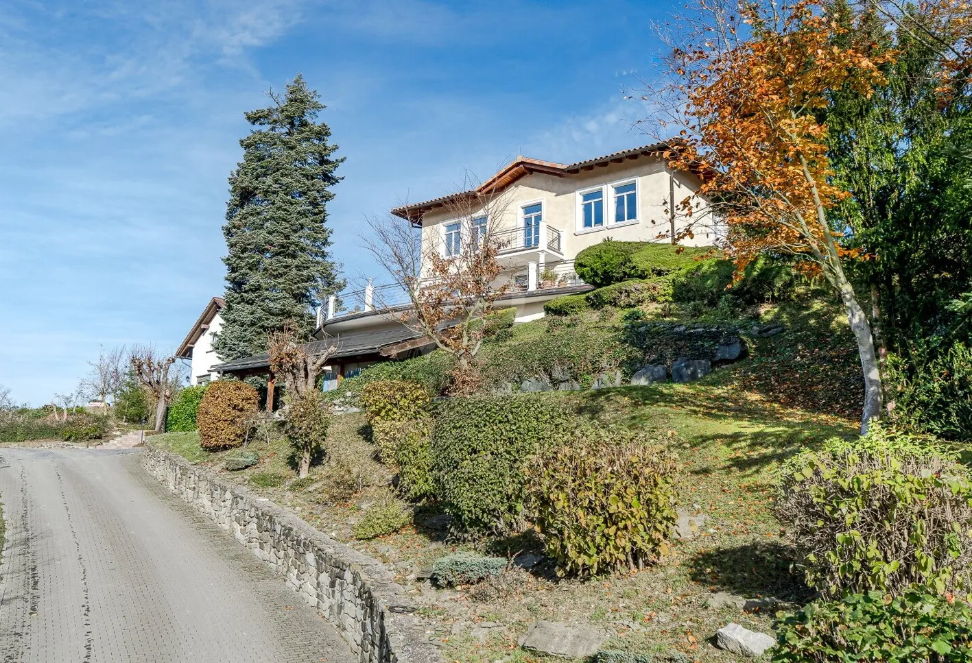 Gepflasterte Einfahrt