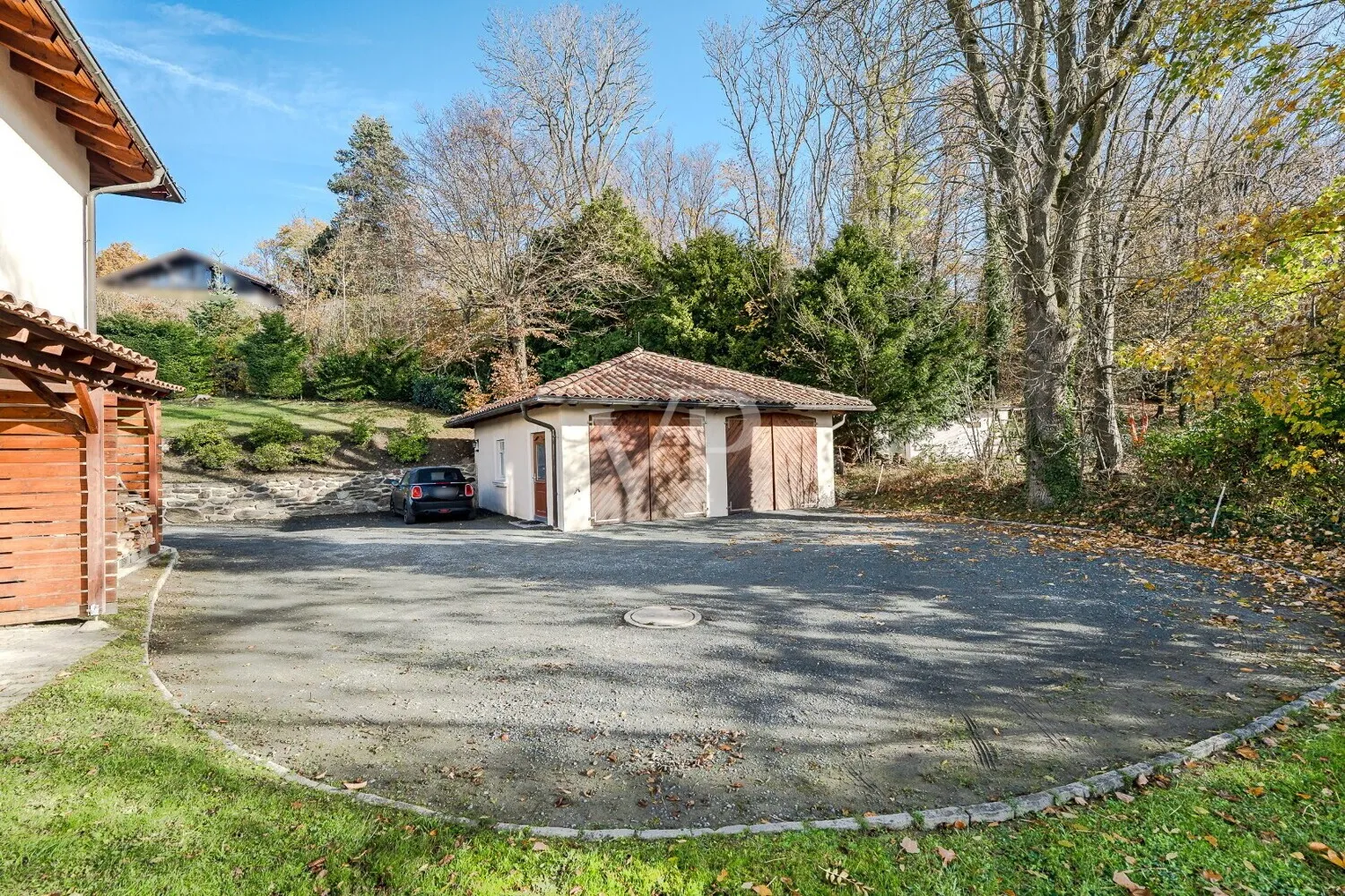 Geräumige Doppelgarage