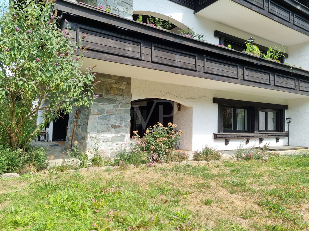 Terrasse mit Gartenanteil