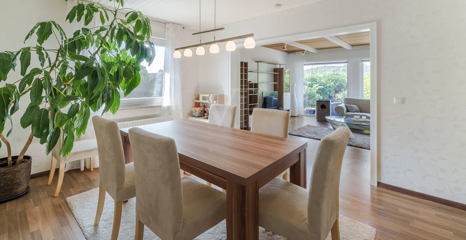 Offen gestaltetes Esszimmer