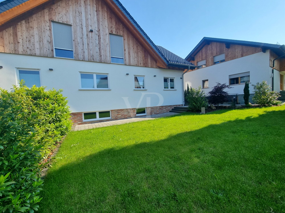 Seitenansicht mit Gartenteil