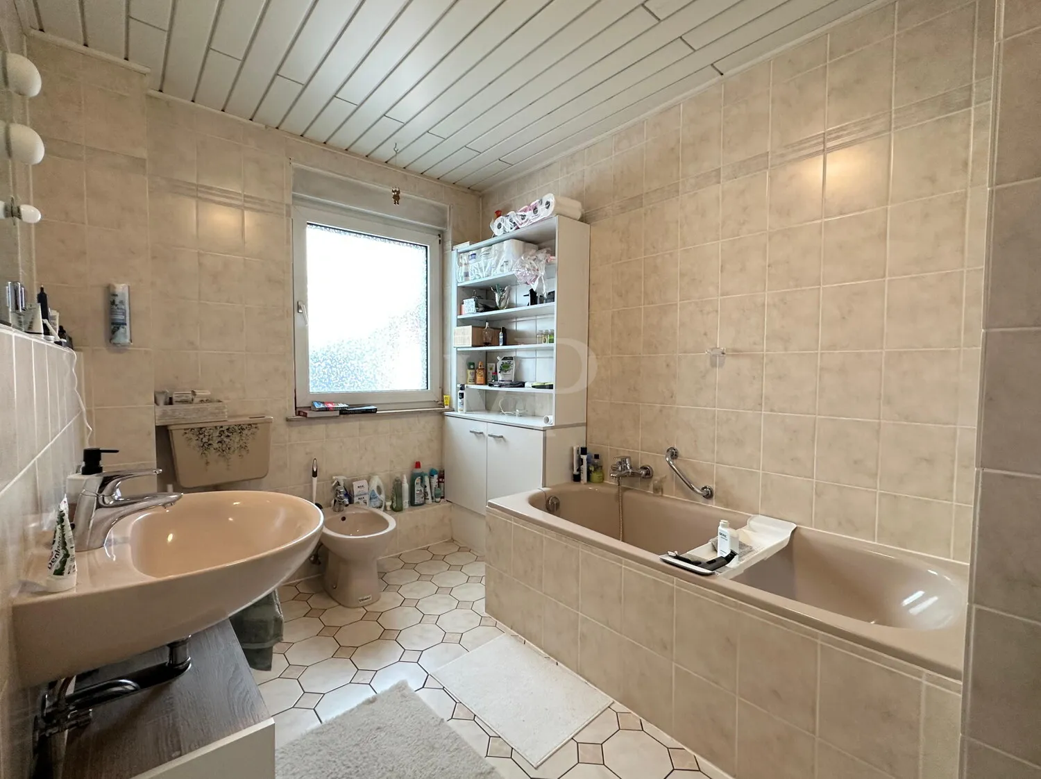 Großzügiges Bad in der Maisonette-Wohnung