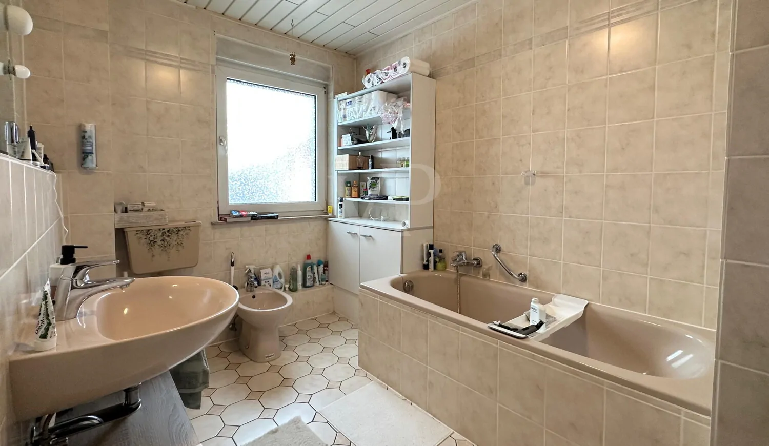 Großzügiges Bad in der Maisonette-Wohnung