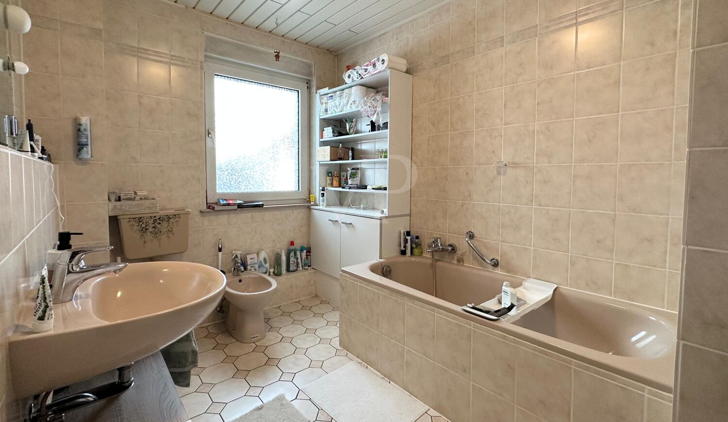 Großzügiges Bad in der Maisonette-Wohnung