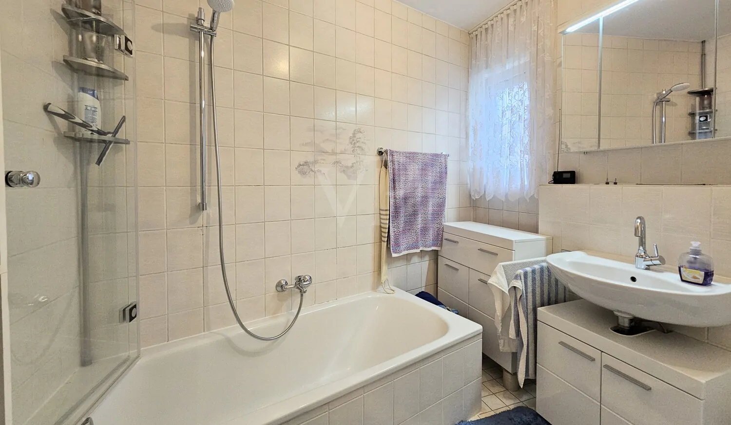 Bad in der Wohnung im Obergeschoss