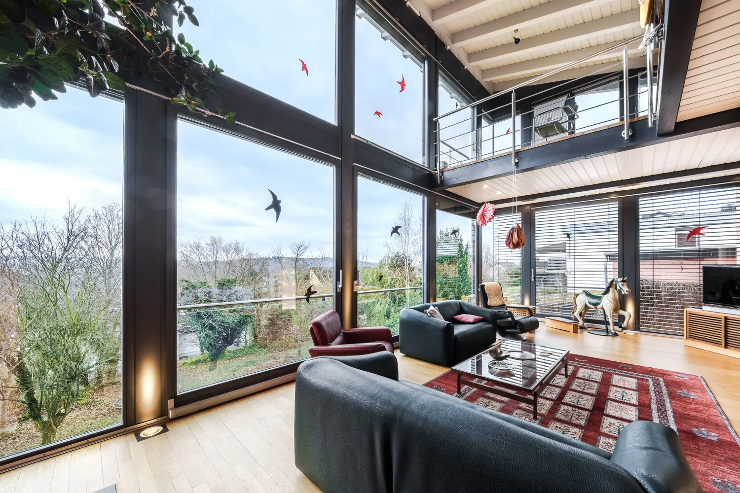 Großzügige Fensterelemente