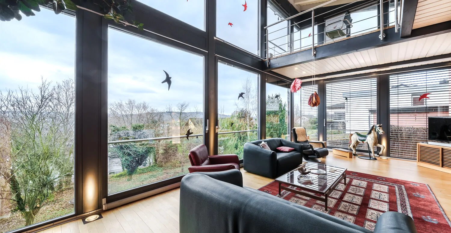 Großzügige Fensterelemente