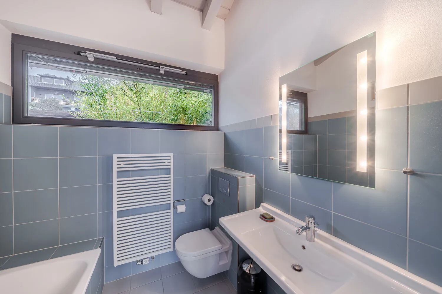 Angrenzendes Wannenbad