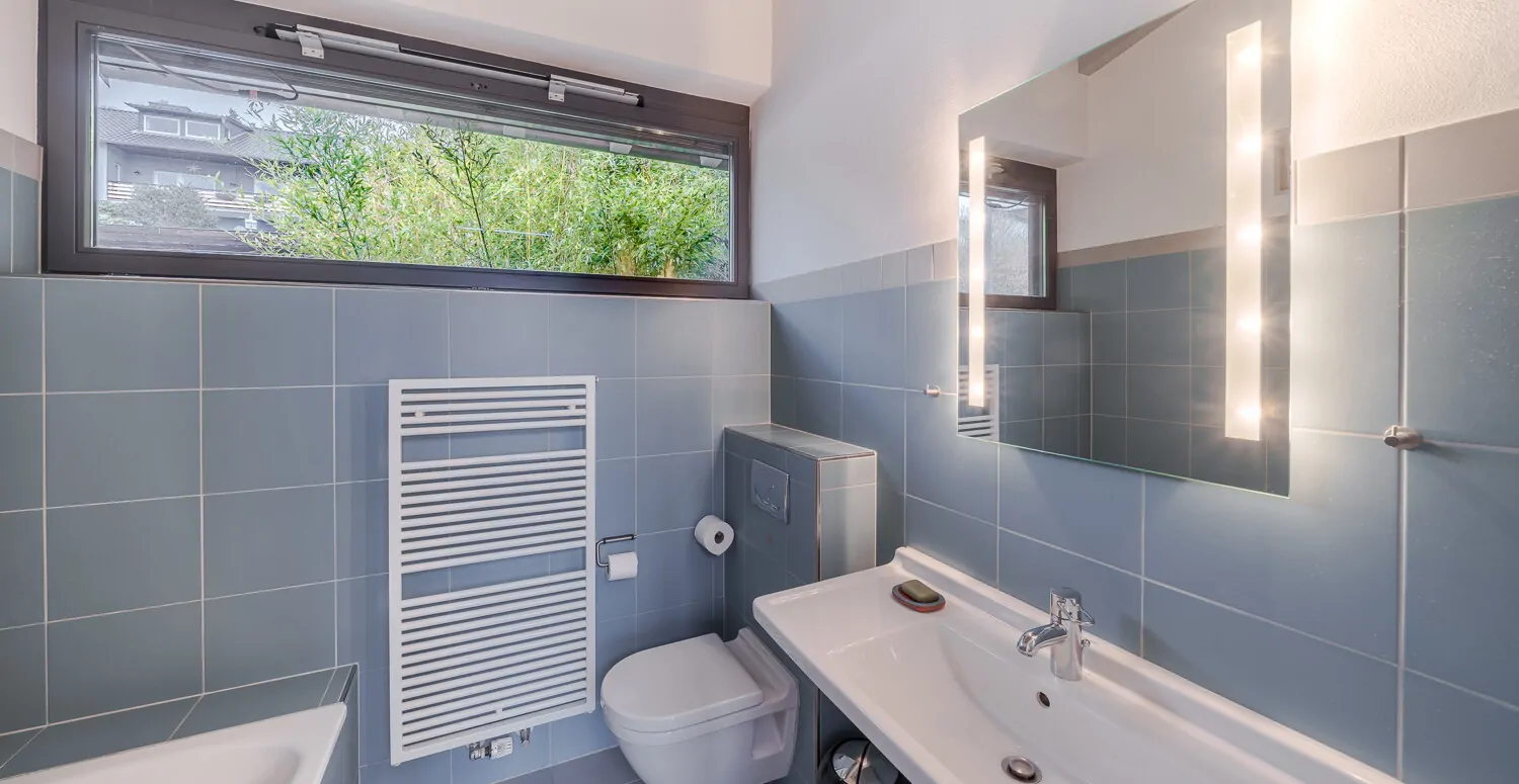 Angrenzendes Wannenbad