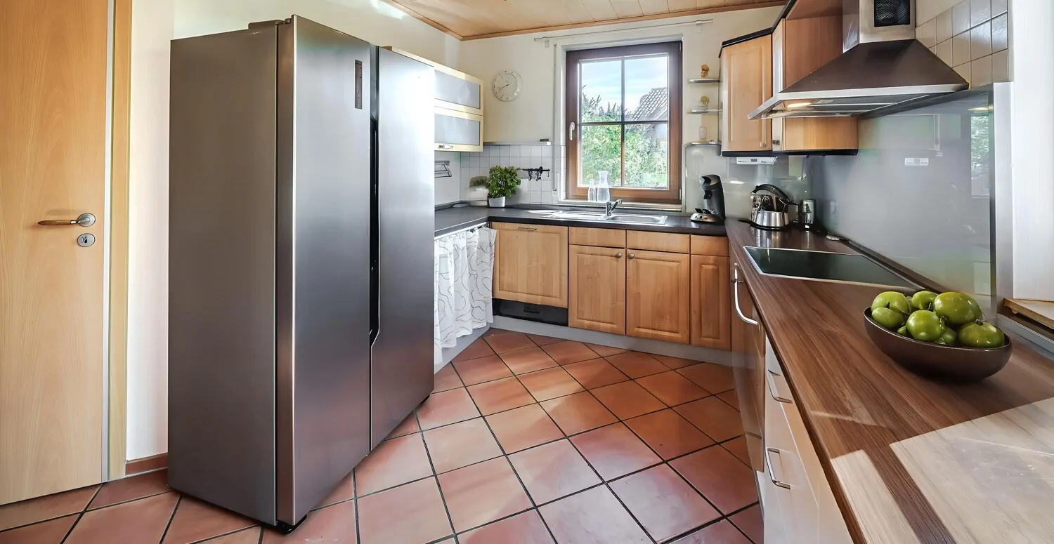 Küche mit Vorratsraum