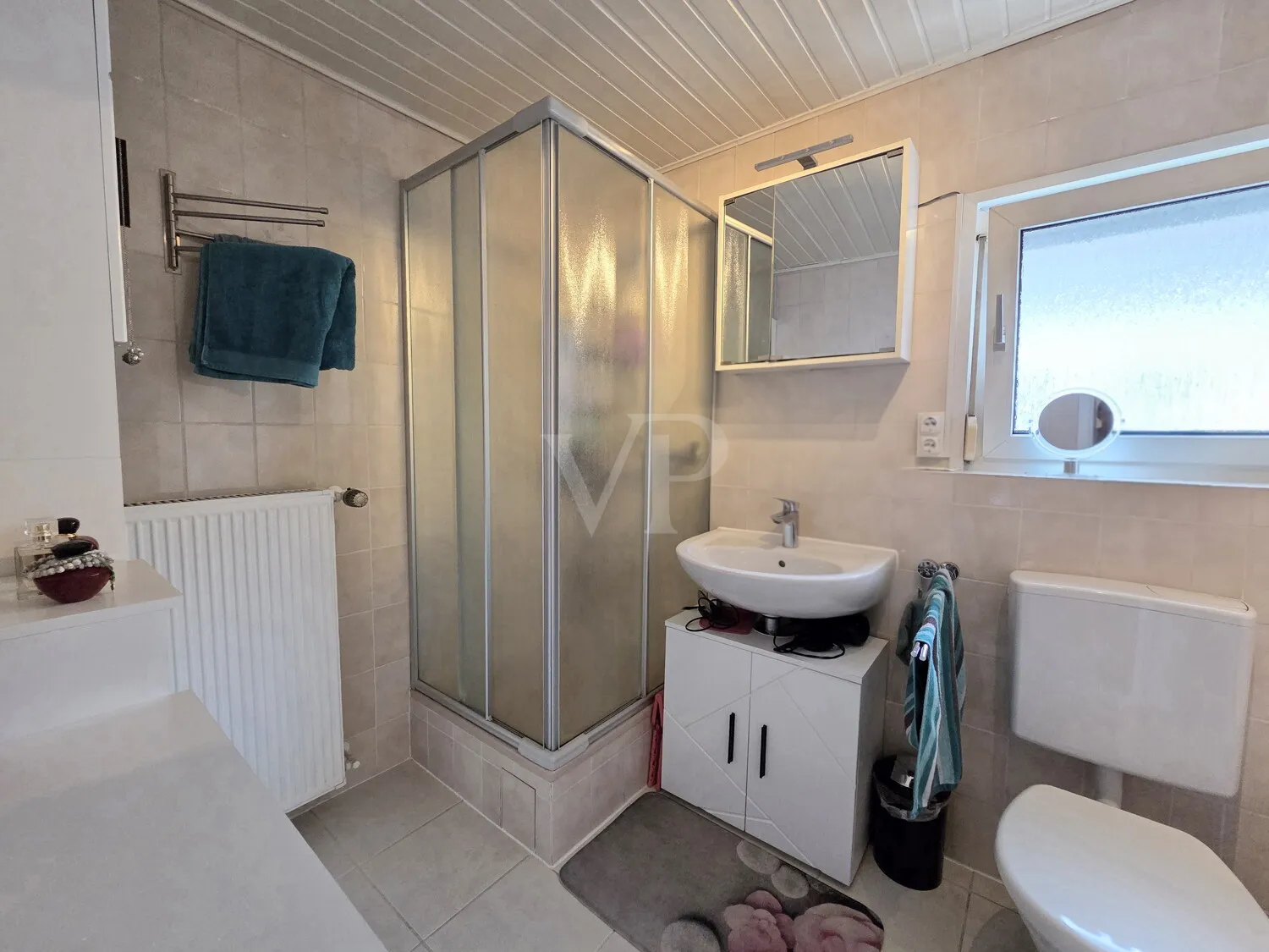 Tageslichtbad im Vorderhaus