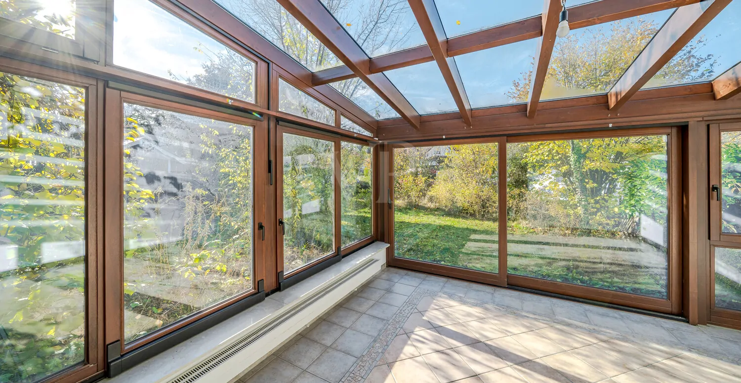 Lichtdurchfluteter Wintergarten