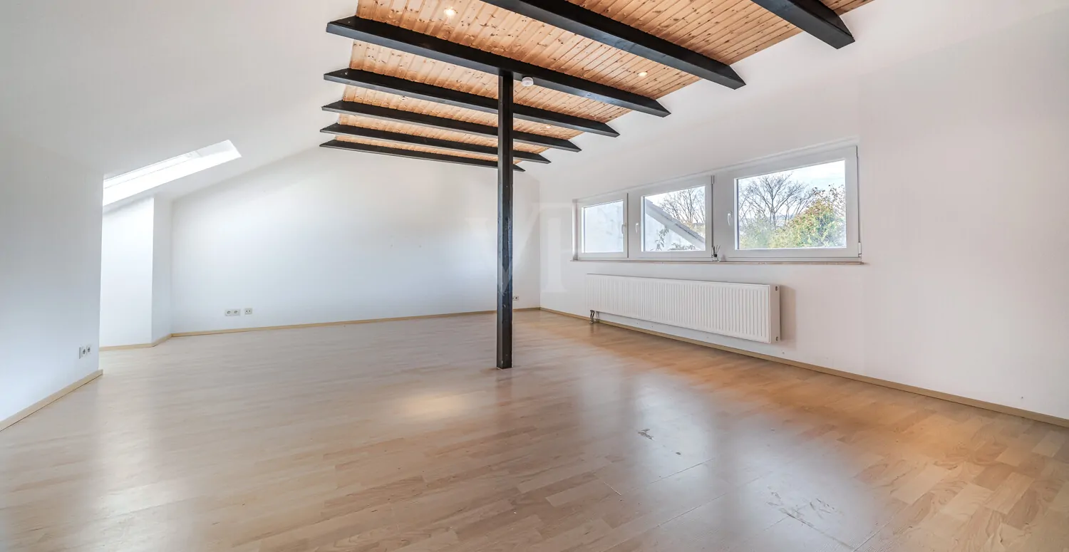 Lichtdurchflutetes Dachstudio 1