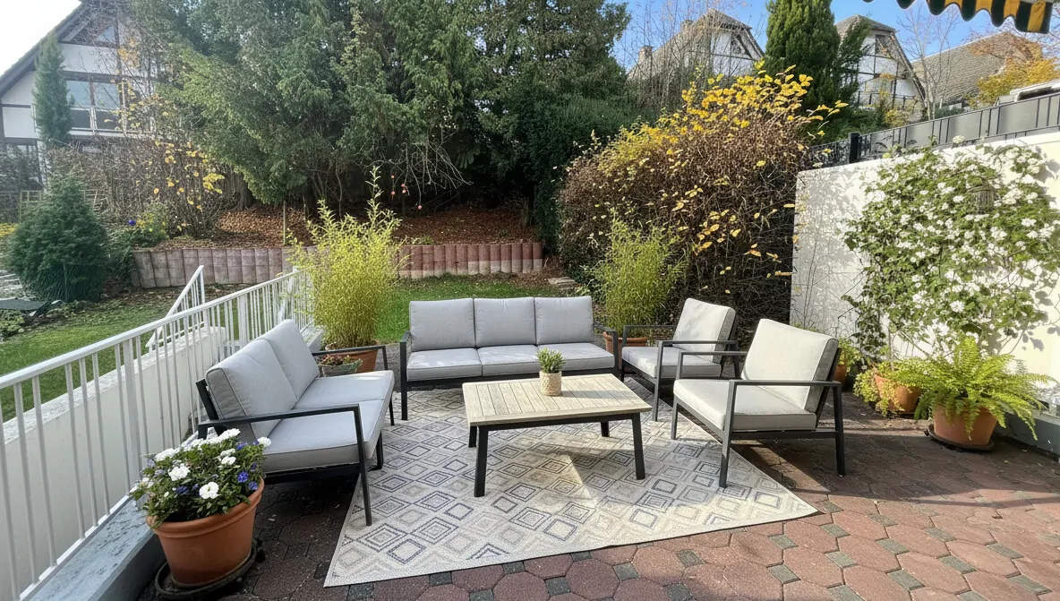 Große Gartenterrasse