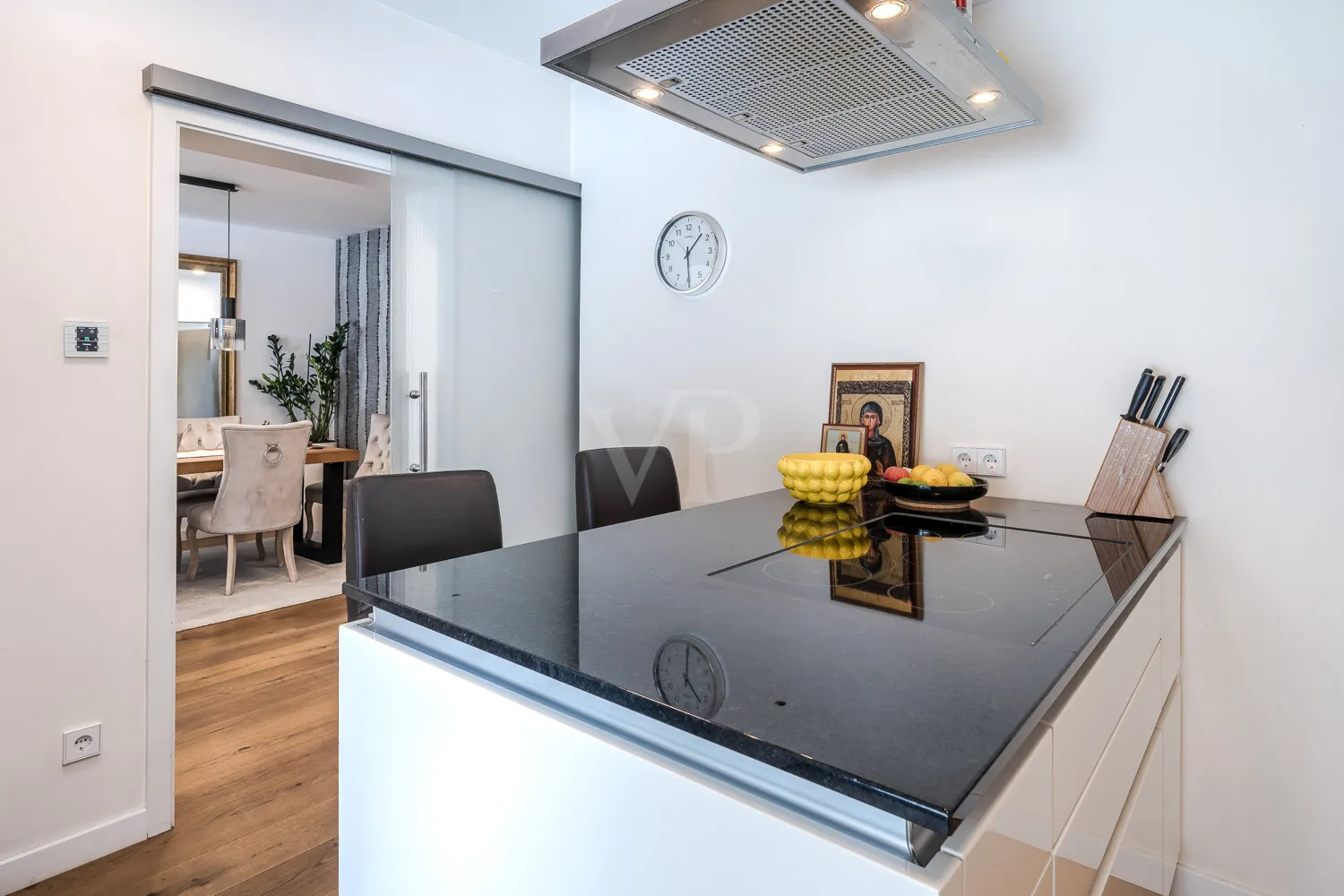 Moderne EBK mit Markenqualität