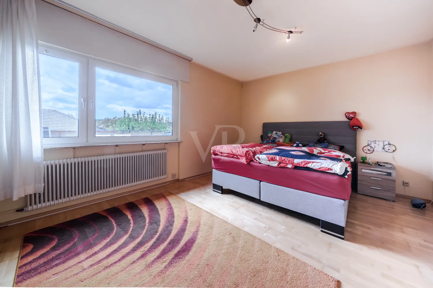 Geräumiges Schlafzimmer