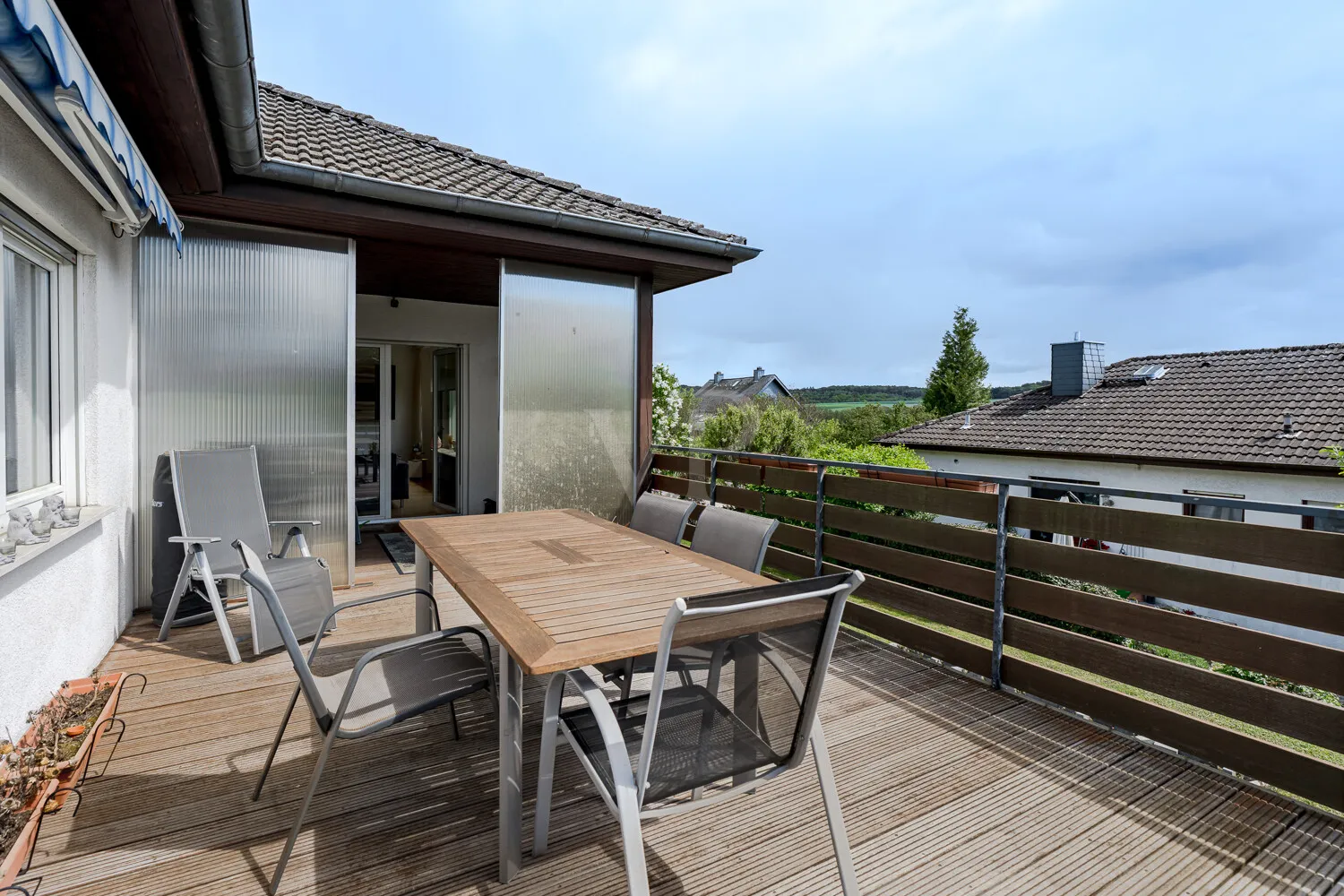 Große Balkonterrasse