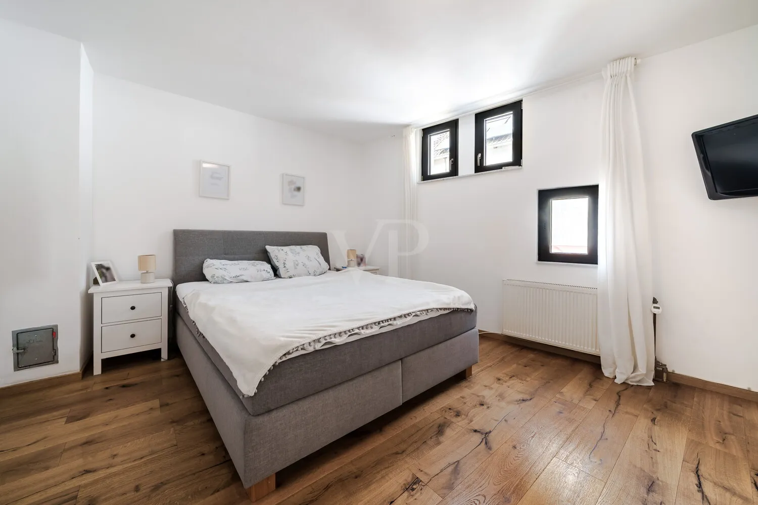 Geräumiges Elternschlafzimmer