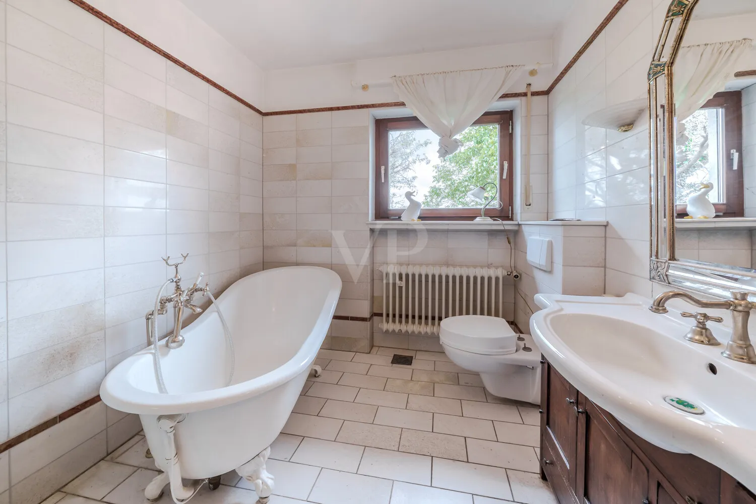 Freistehende Wanne im Bad