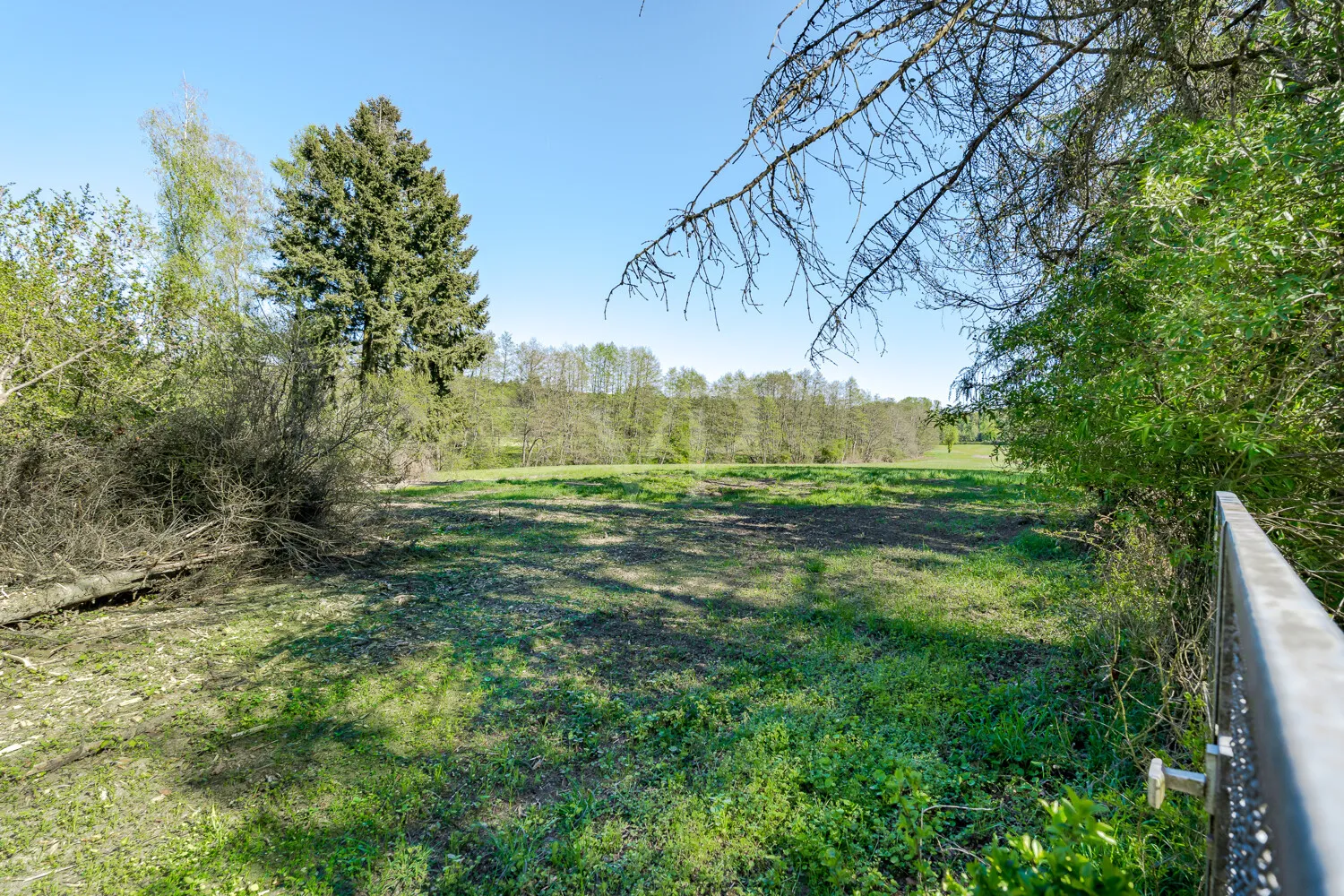 Blick auf das Ackerland