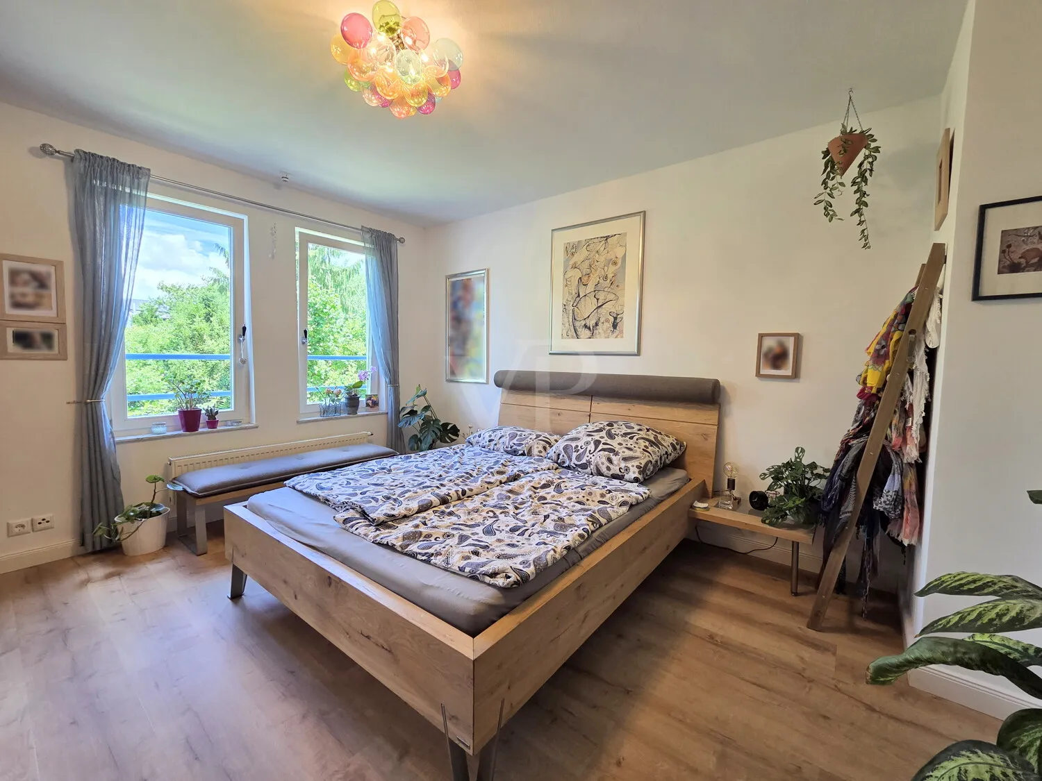 Geräumiges Schlafzimmer