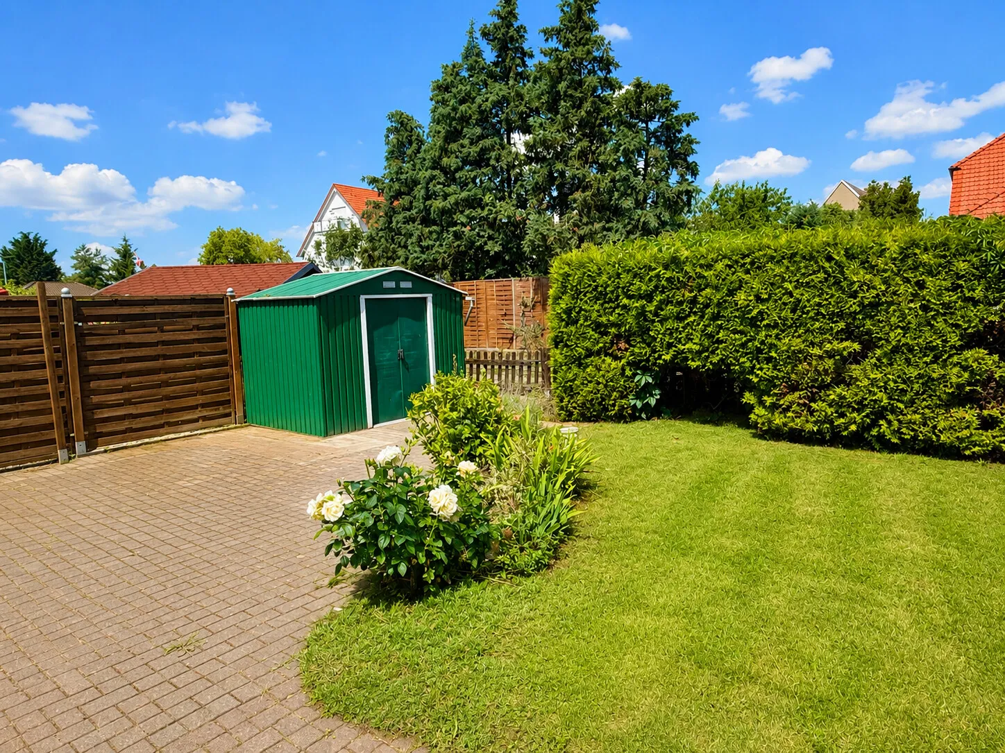 Garten mit Gartenhaus