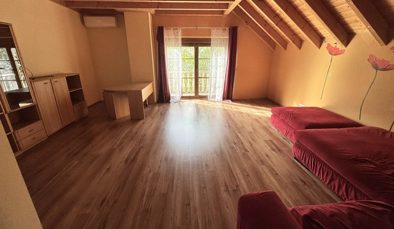 weiteres Kinderzimmer DG