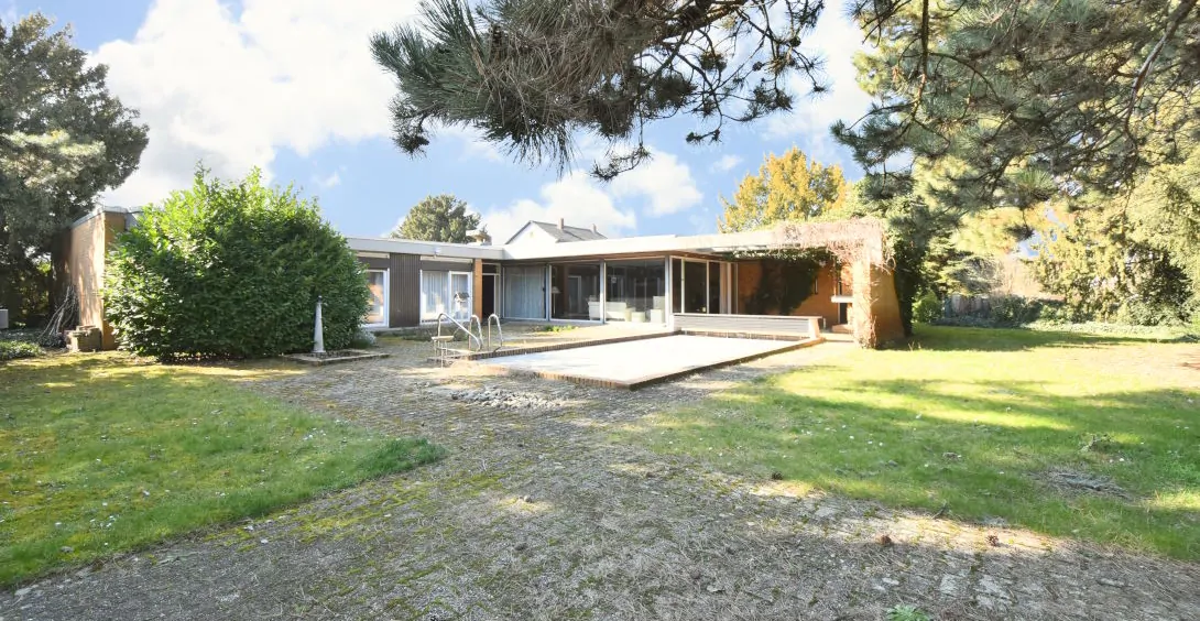 Rückansicht mit Pool