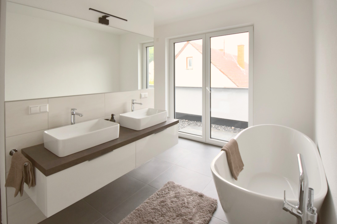 Vollbad mit Dusche und Wanne