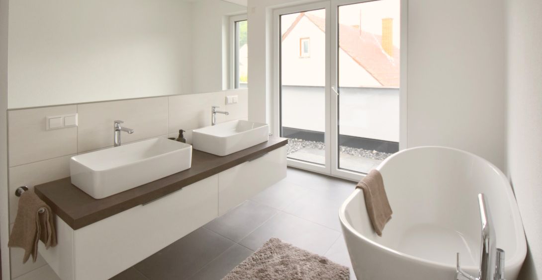 Vollbad mit Dusche und Wanne
