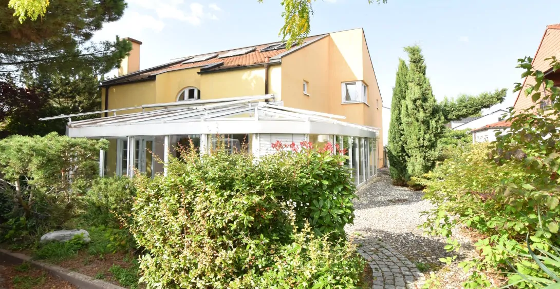 Straßenansicht Wintergarten