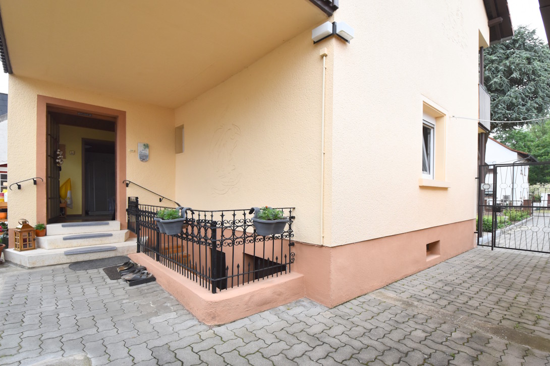 Eingangsbereich mit Zugang Keller