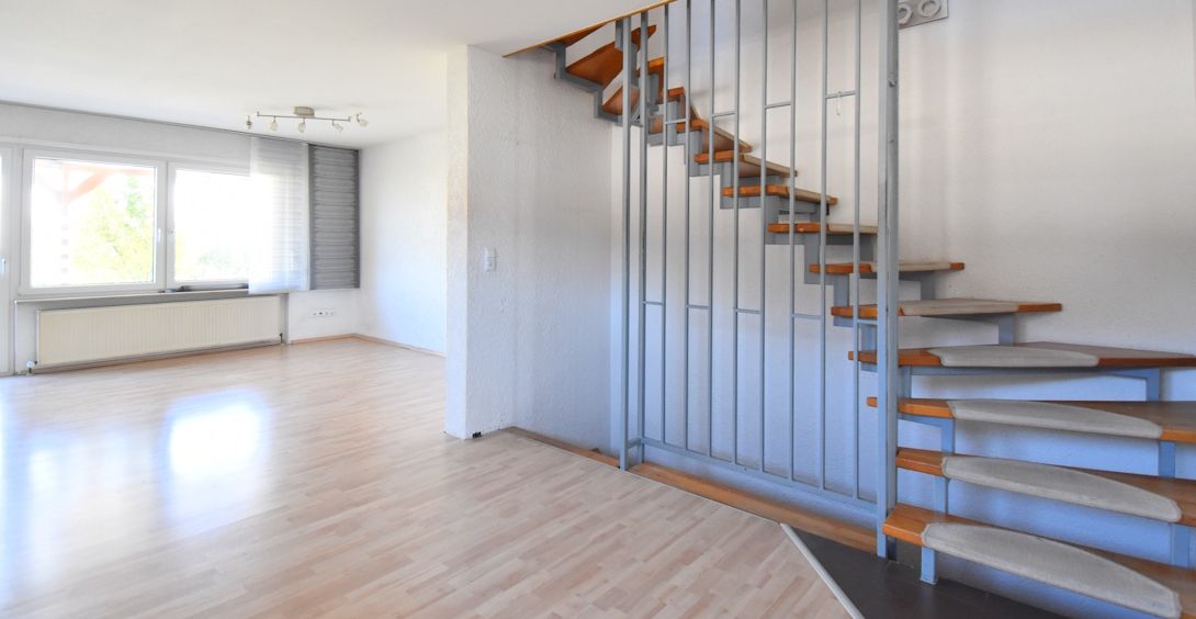 Esszimmer mit Treppenaufgang