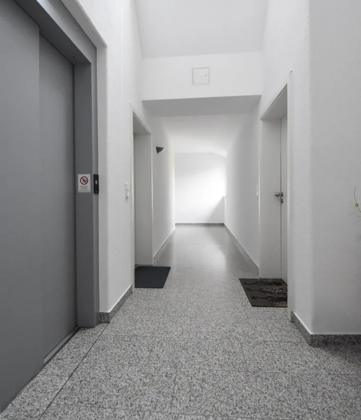 Hausflur mit Aufzug