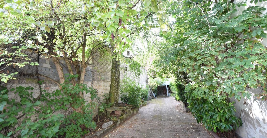 Hof Blick Richtung Scheune