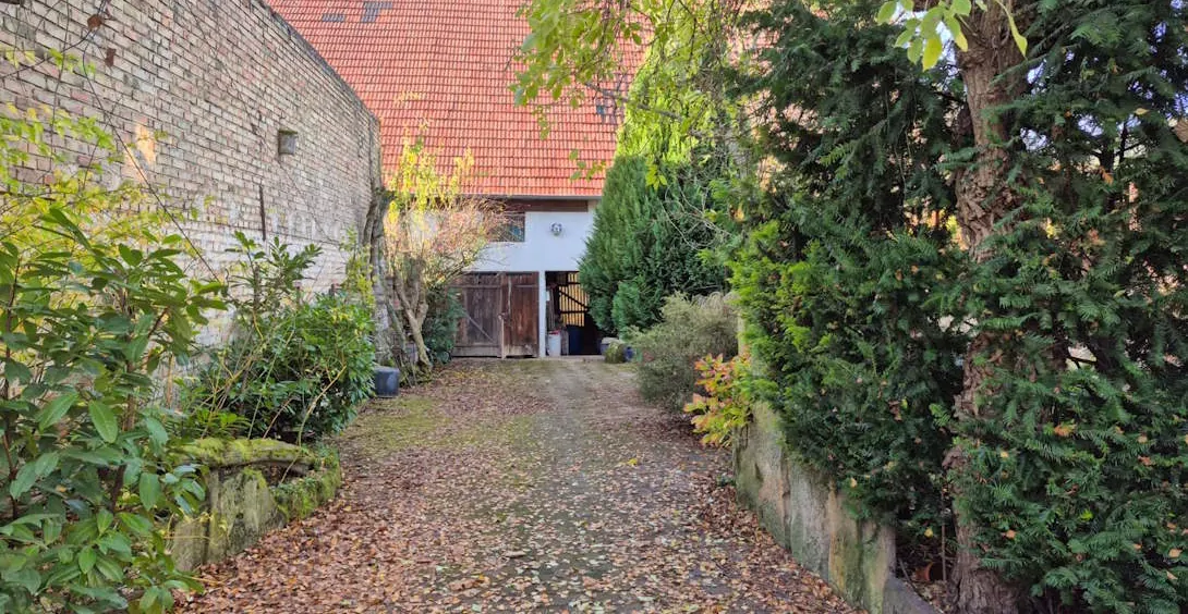 Hof Blick Richtung Scheune